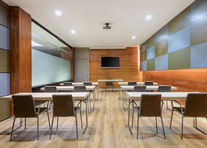 AC Hotel León San Antonio by Marriott